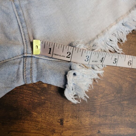 Kut From The Kloth Cut Off Shorts Size 6 Mid Rise Stretch Ripped Light Wash - Picture 9 of 10